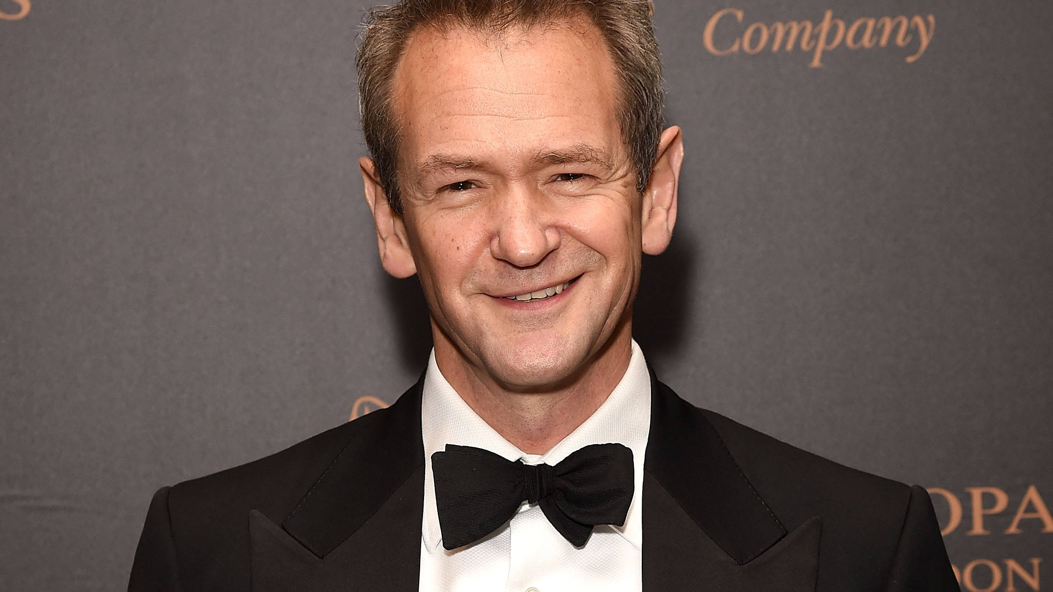 How tall is Alexander Armstrong?